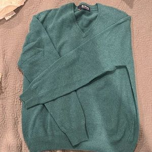 Men’s V neck sweater